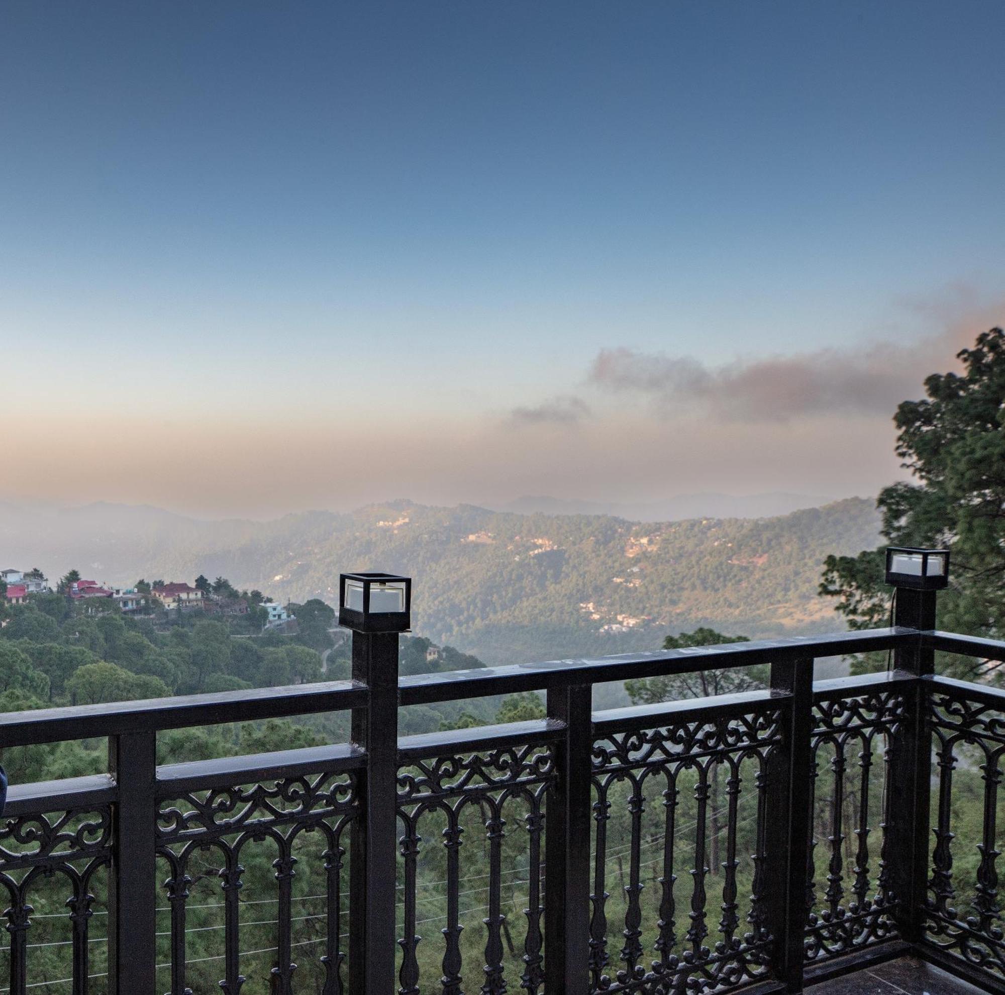 Luxe Resorts - Centrally Heated Air Conditioned Hotel In The Heart Of Kasauli Exterior foto