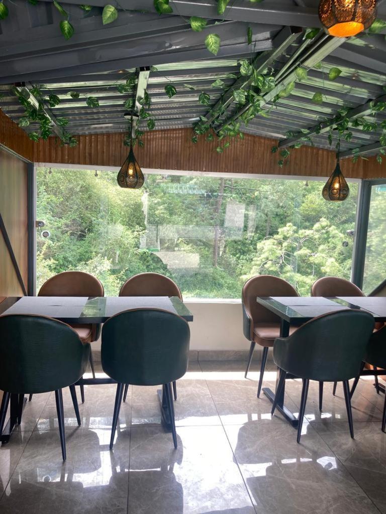 Luxe Resorts - Centrally Heated Air Conditioned Hotel In The Heart Of Kasauli Exterior foto